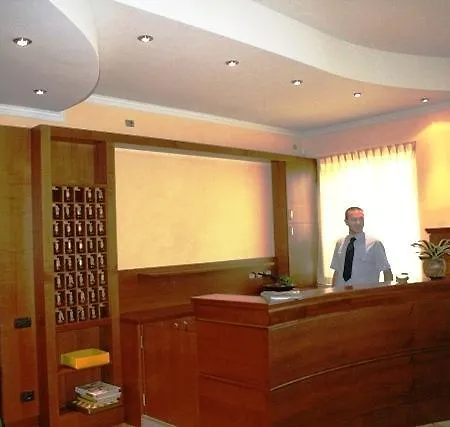 فندق Sant'ambrogio 2*