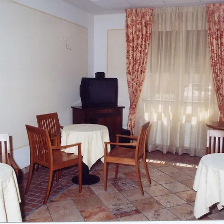 فندق Sant'ambrogio 2*